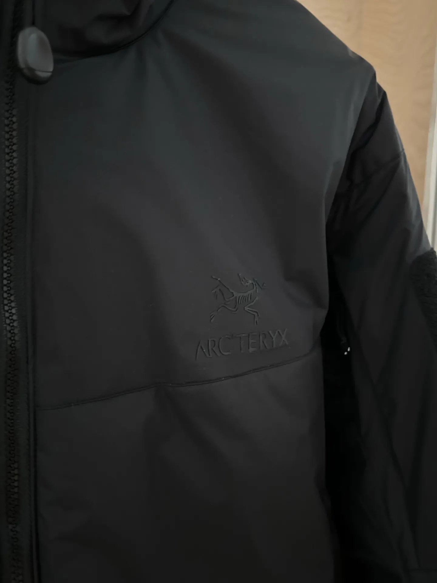《 》 Arcteryx/ Leaf Cold wx Lt Gen 2 ! N WINDSTOPPER 2L ， Coreloft 100 ， 。 Cold WX Lt Series ， ， ， ！ ， 。 windstopper ,n Gossamera Fusion WS。 ， ： 1： WINDSTOPPER ， ， ， ， 。 Coreloft ， 。 。 2： 。 3： ， ， 。 4： ， ， 。 ， ， 。 1:1 ， ！ ， ！ ：Black Gray Size：S M L XL 2XL S M L XL 2XL ： 74 76 78 80 82 ： 52 54 55 57 58 ： 66 67 69 70 72 ： 122 126 130 134 138